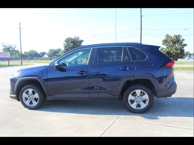 2025 Toyota RAV4 XLE - Photo 10