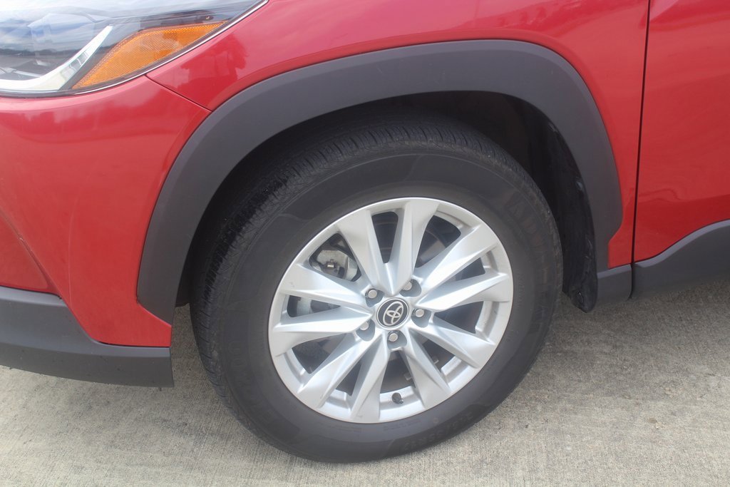 2022 Toyota Corolla Cross LE photo 2