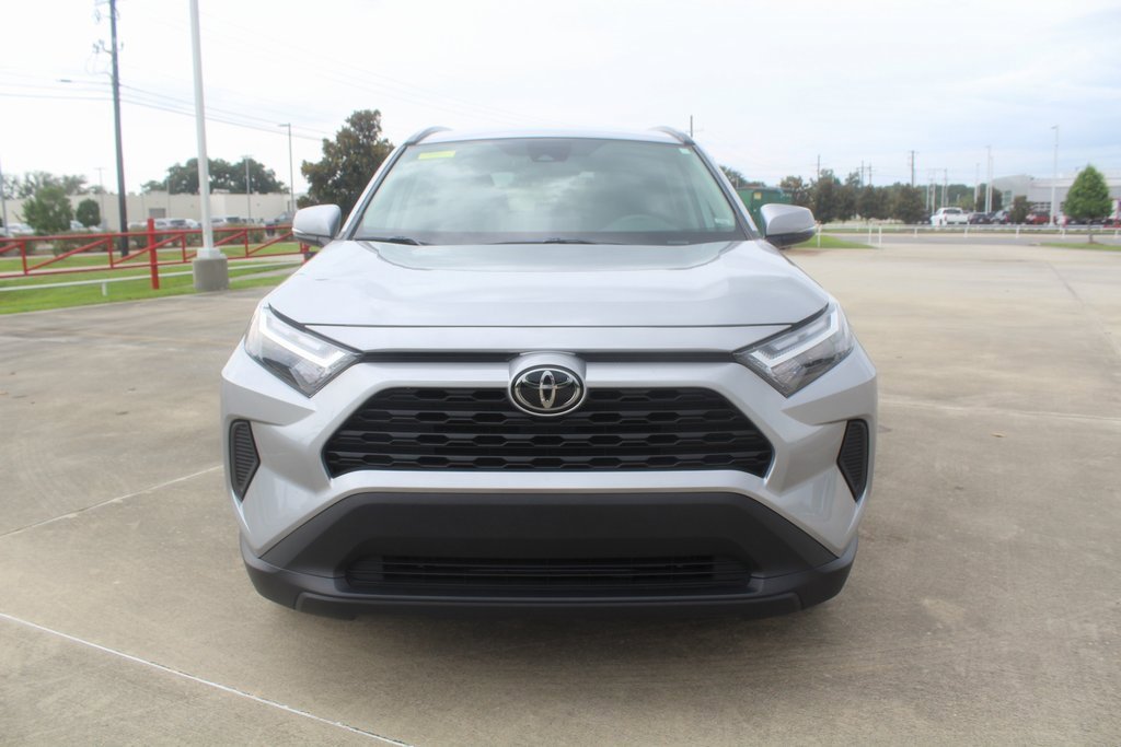 2024 Toyota RAV4 XLE photo 3