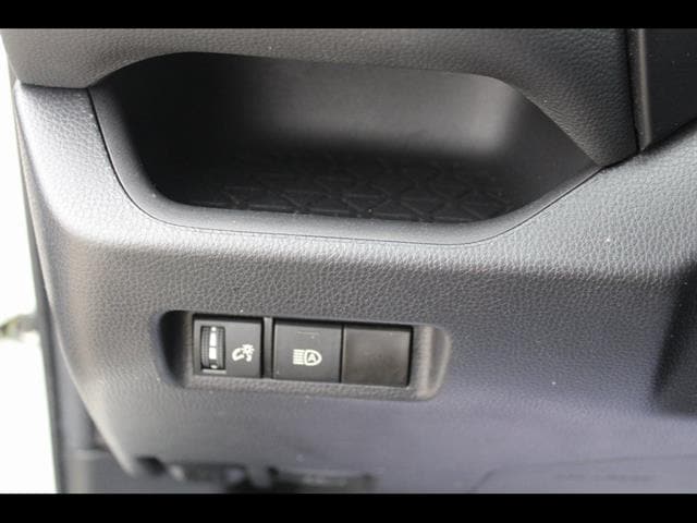 2023 Toyota RAV4 XLE - Photo 16