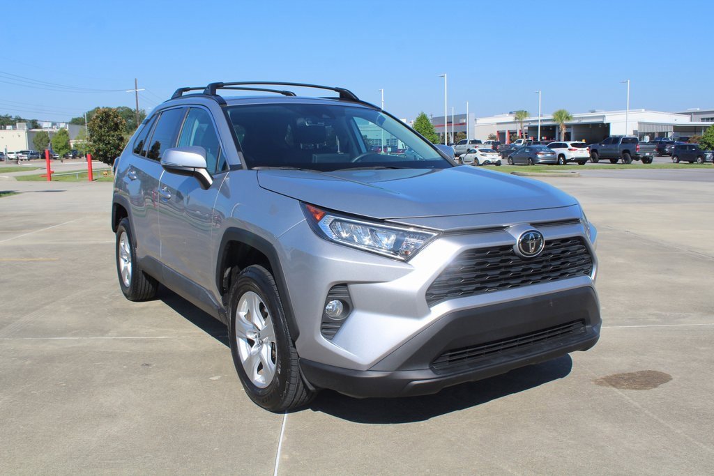 2020 Toyota RAV4 XLE photo 4