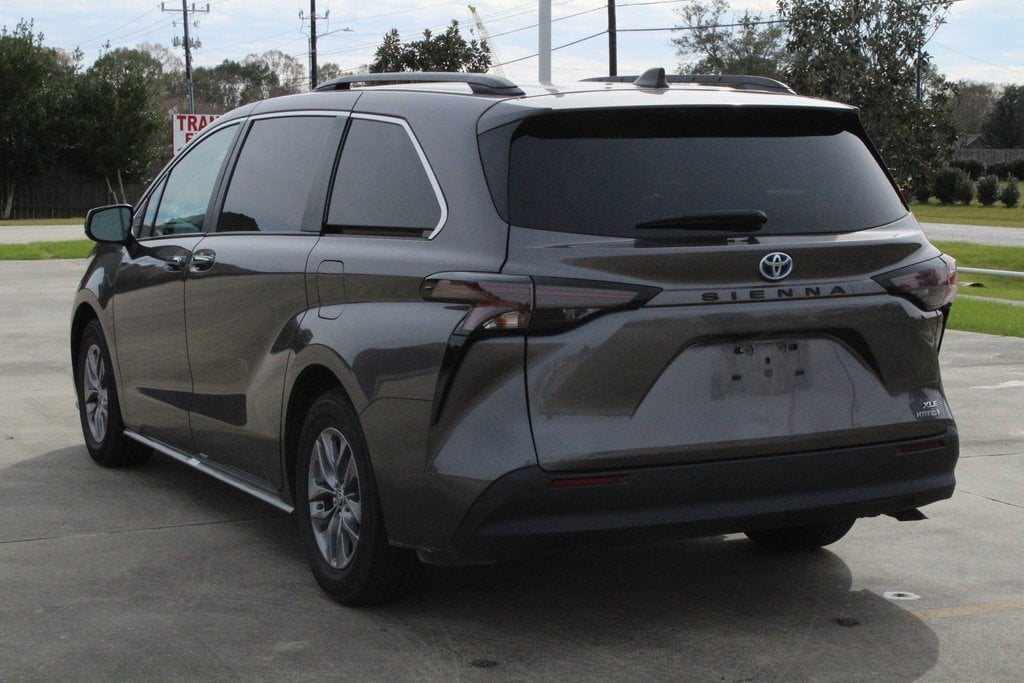 2023 Toyota Sienna XLE photo 4