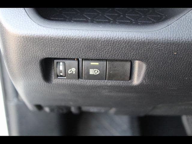 2024 Toyota RAV4 XLE - Photo 17