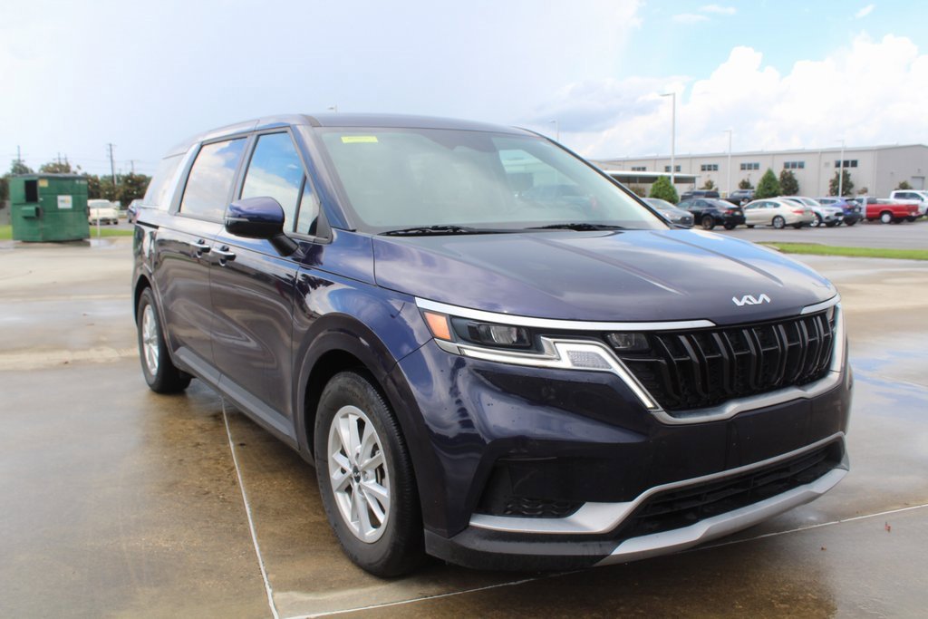 2024 Kia Carnival LX photo 3