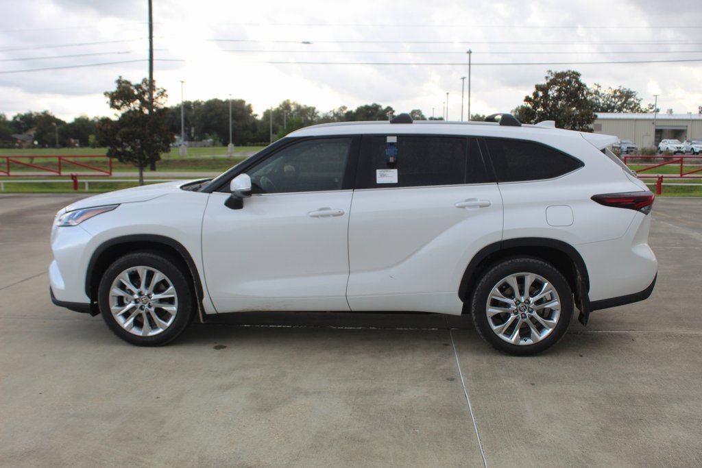 2025 Toyota Highlander Limited photo 2