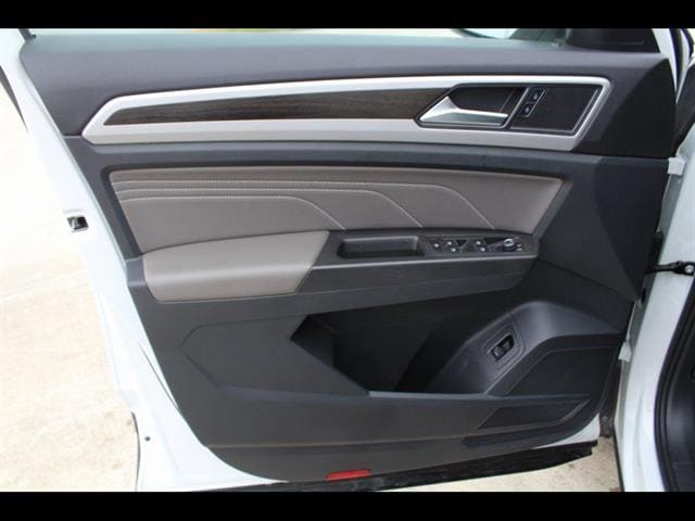 2022 Volkswagen Atlas SE w/Tech - Photo 14