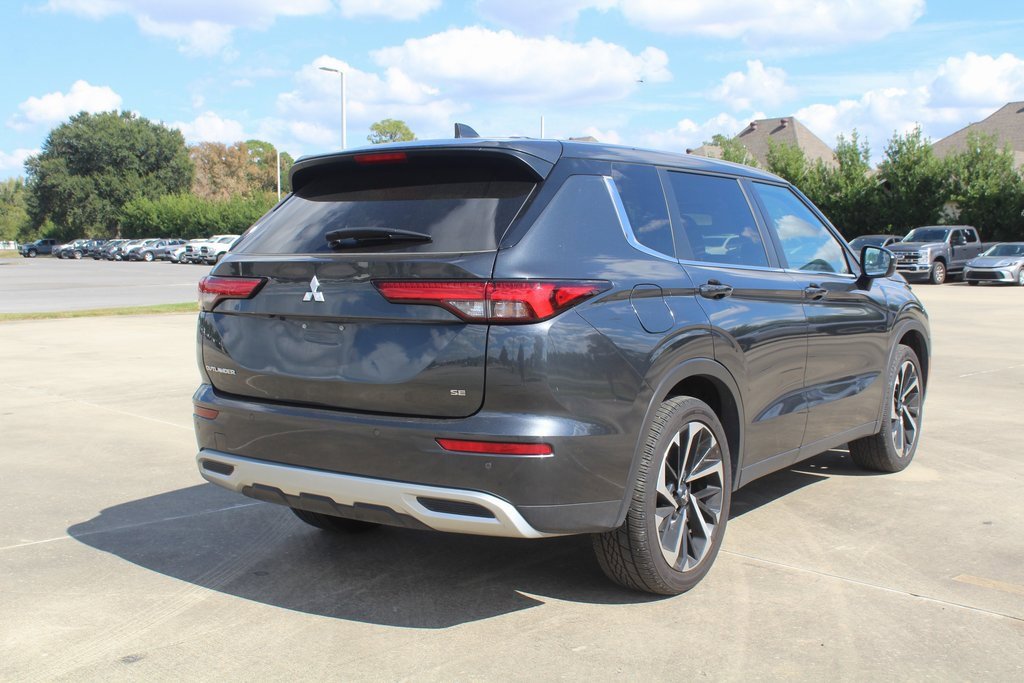 2024 Mitsubishi Outlander SE photo 3