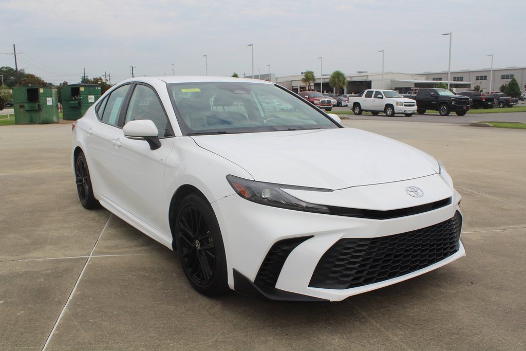 2025 Toyota Camry SE photo 4
