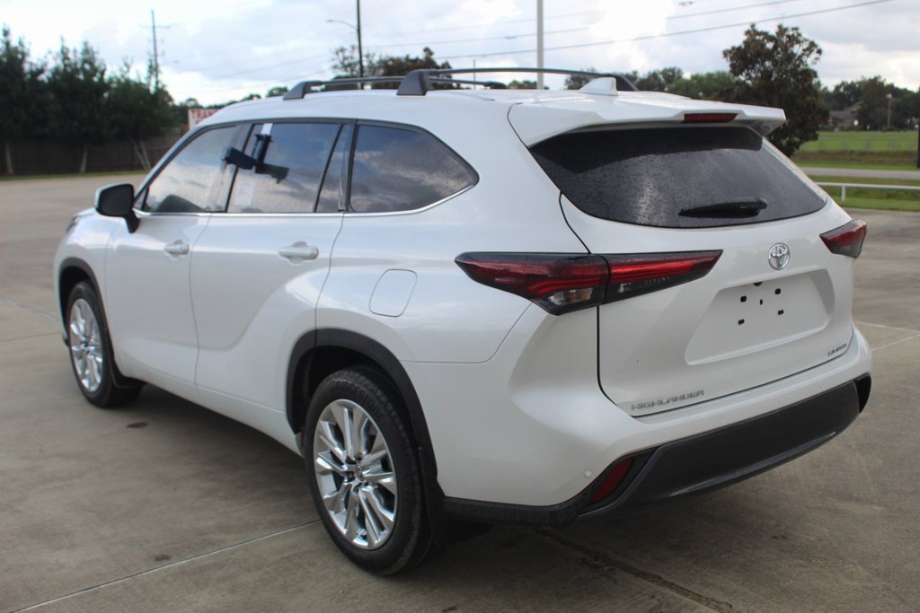 2025 Toyota Highlander Limited photo 3