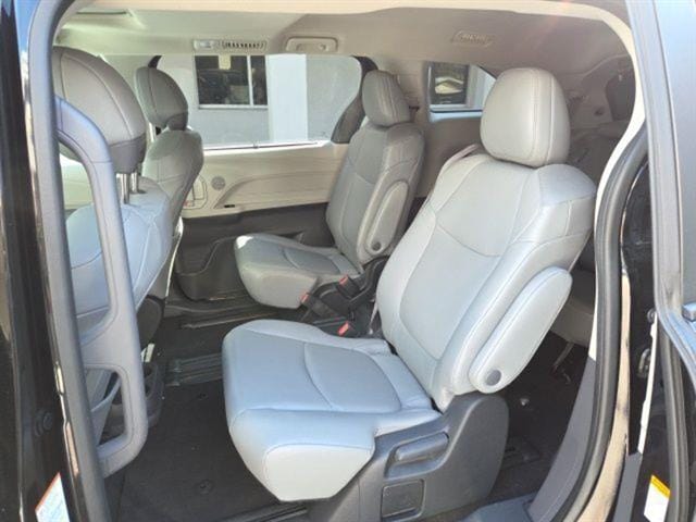 2023 Toyota Sienna XLE - Photo 19