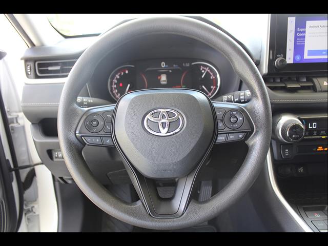 2024 Toyota RAV4 XLE - Photo 18