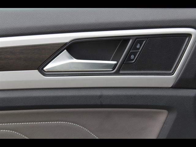 2022 Volkswagen Atlas SE w/Tech - Photo 15