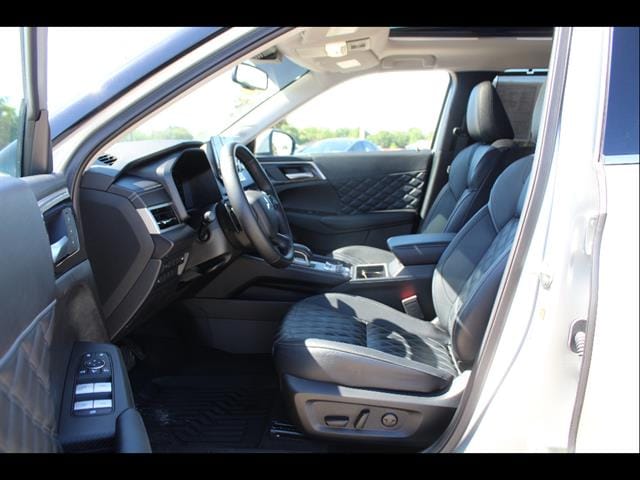 2024 Mitsubishi Outlander SEL - Photo 17