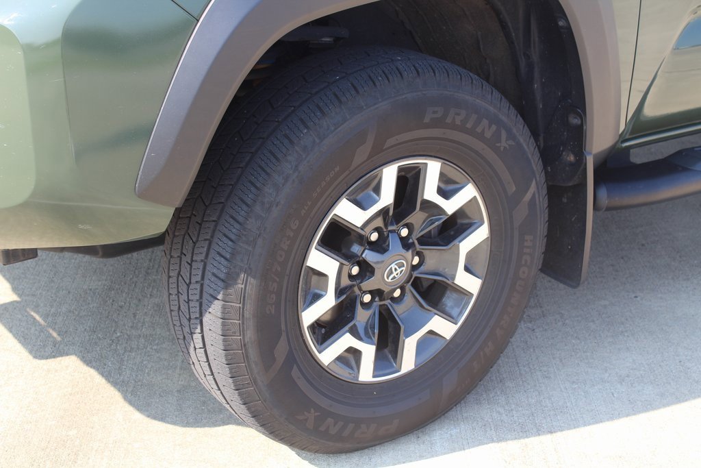 2022 Toyota Tacoma TRD Off-Road photo 2