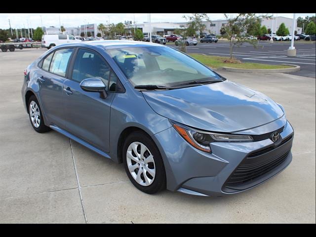 2025 Toyota Corolla LE - Photo 4