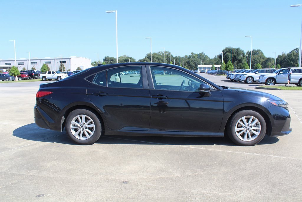2025 Toyota Camry LE photo 3