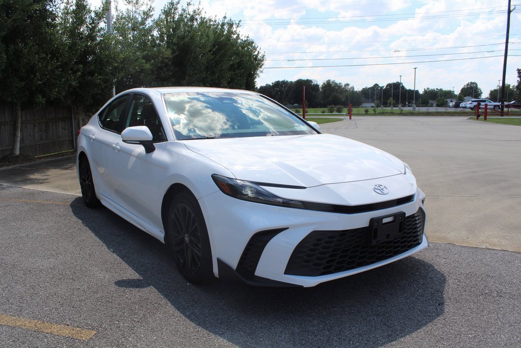 2025 Toyota Camry SE photo 3
