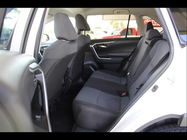 2024 Toyota RAV4 XLE - Photo 31