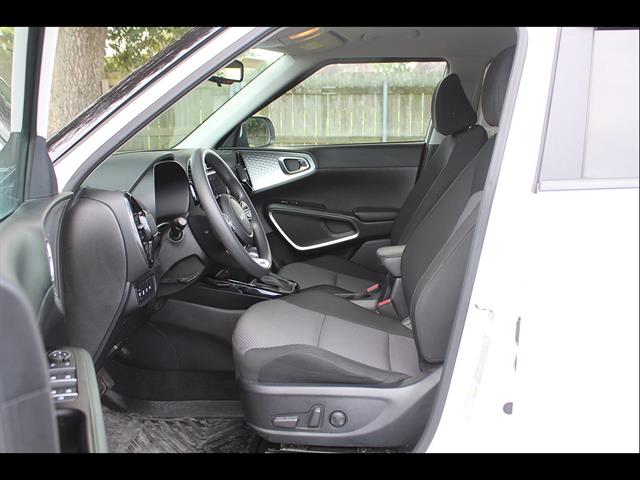 2024 Kia Soul S - Photo 14