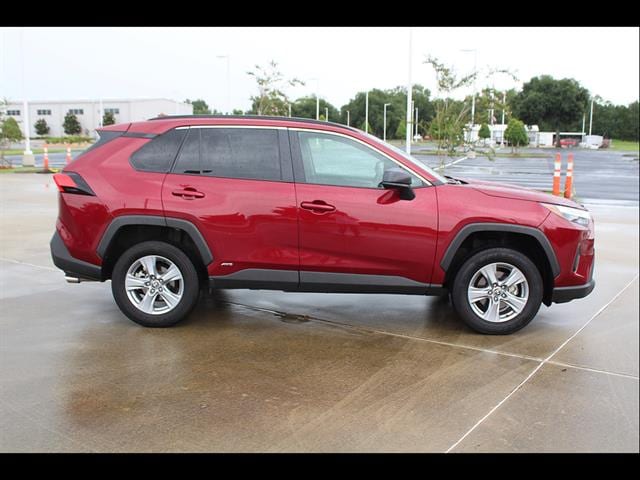 2025 Toyota RAV4 LE - Photo 5