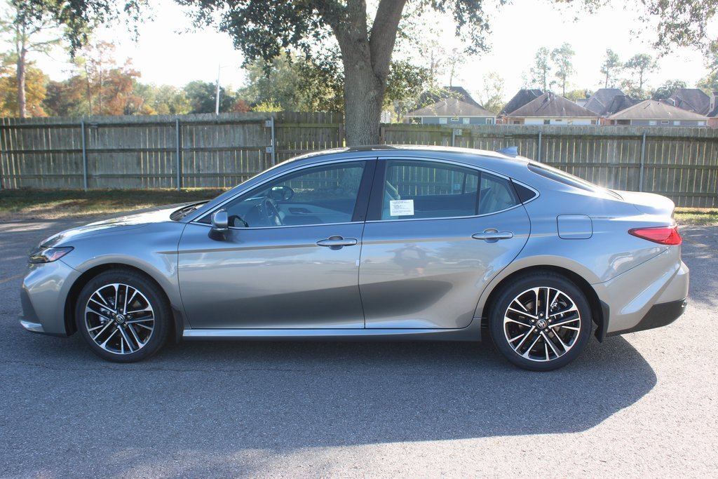 2026 Toyota Camry XLE photo 3