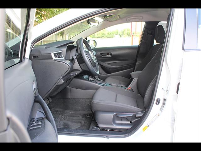 2025 Toyota Corolla LE - Photo 16