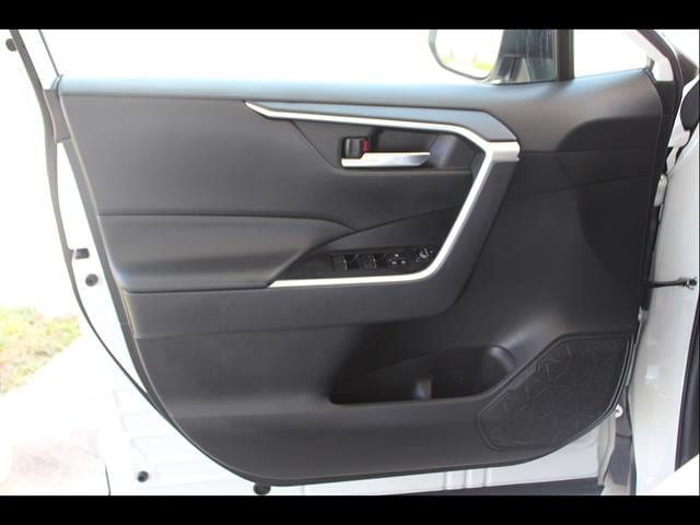 2024 Toyota RAV4 XLE - Photo 13
