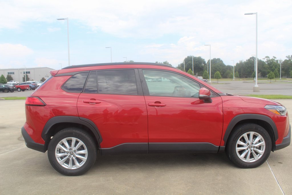 2022 Toyota Corolla Cross LE photo 4