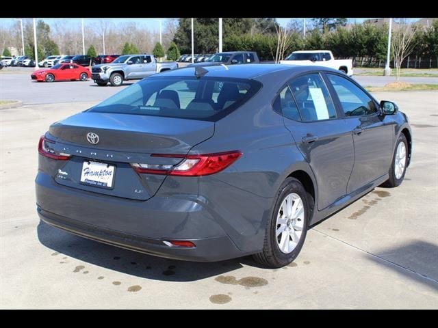 2025 Toyota Camry LE - Photo 6