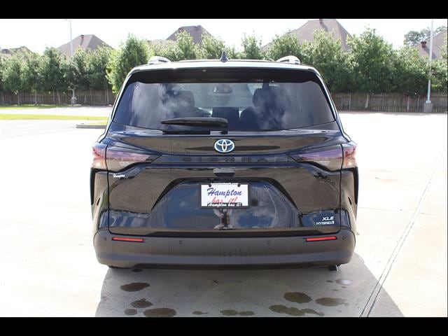 2023 Toyota Sienna XLE - Photo 6