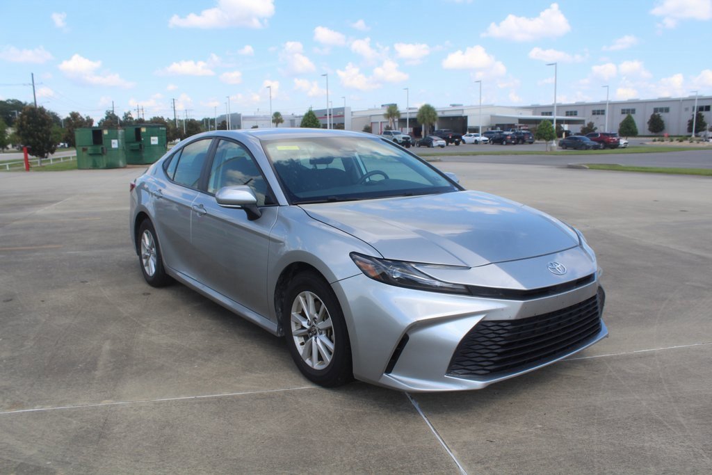 2025 Toyota Camry LE photo 3