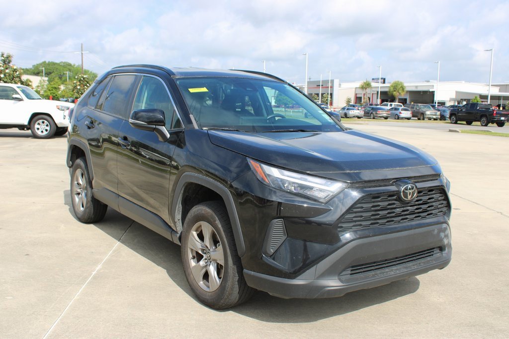 2023 Toyota RAV4 XLE photo 4