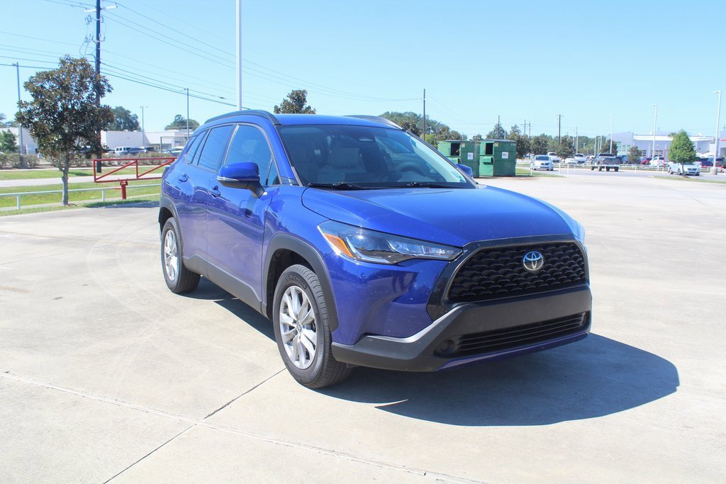 2023 Toyota Corolla Cross LE photo 2