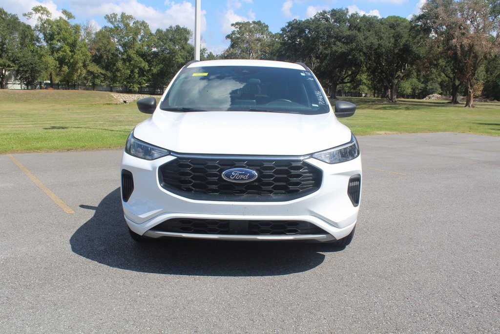 2023 Ford Escape ST-Line photo 2