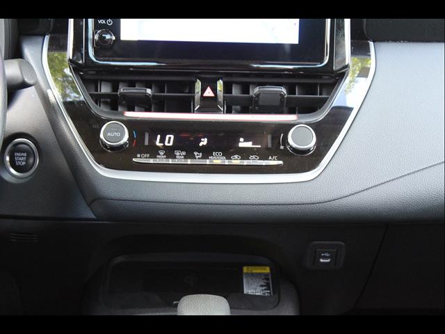 2025 Toyota Corolla LE - Photo 28