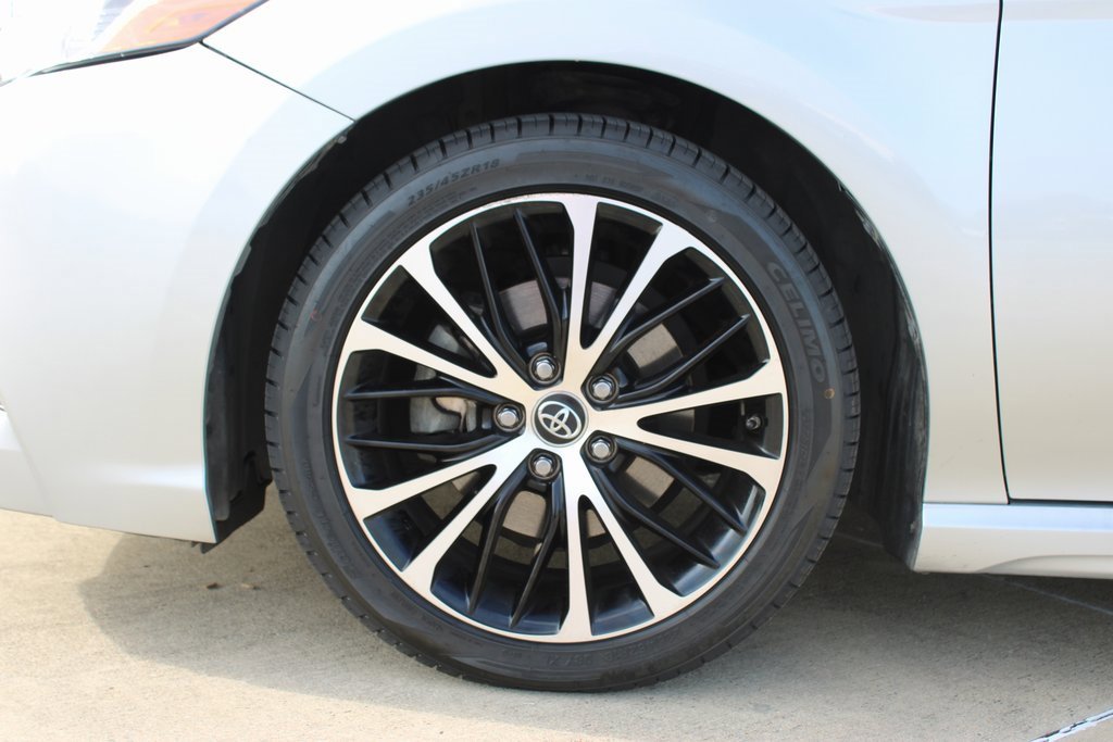 Used 2019 Toyota Camry SE with VIN 4T1B11HK5KU281186 for sale in Lafayette, LA