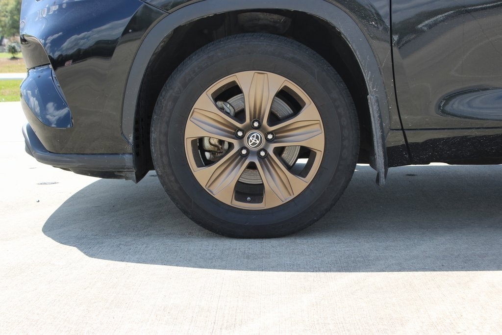 Used 2023 Toyota Highlander Bronze Edition with VIN 5TDAARAH0PS517672 for sale in Lafayette, LA