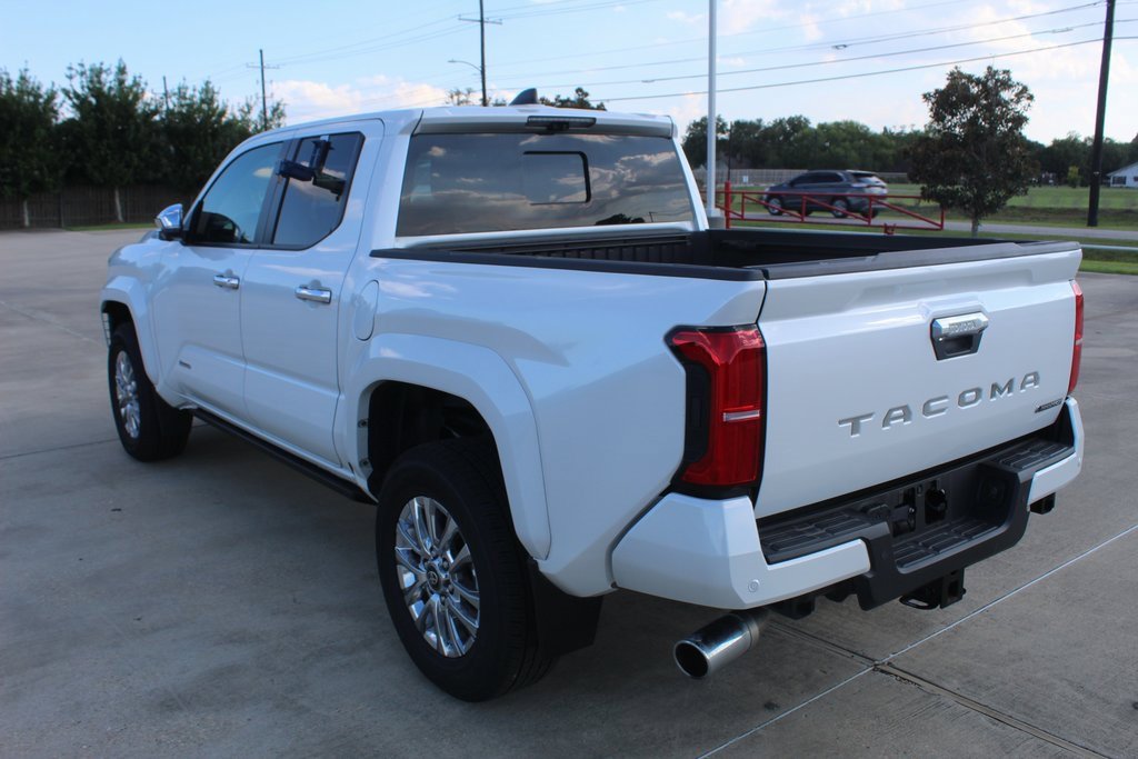 2025 Toyota Tacoma Limited photo 4