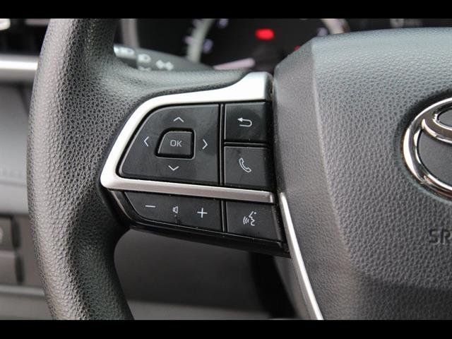 2023 Toyota Highlander L - Photo 18