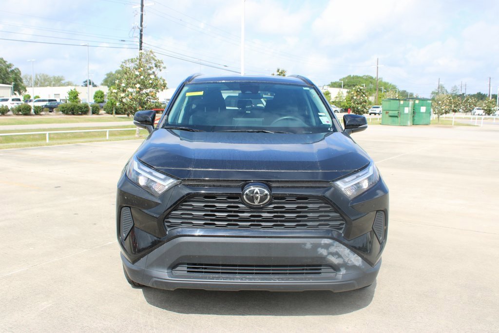 2023 Toyota RAV4 XLE photo 3