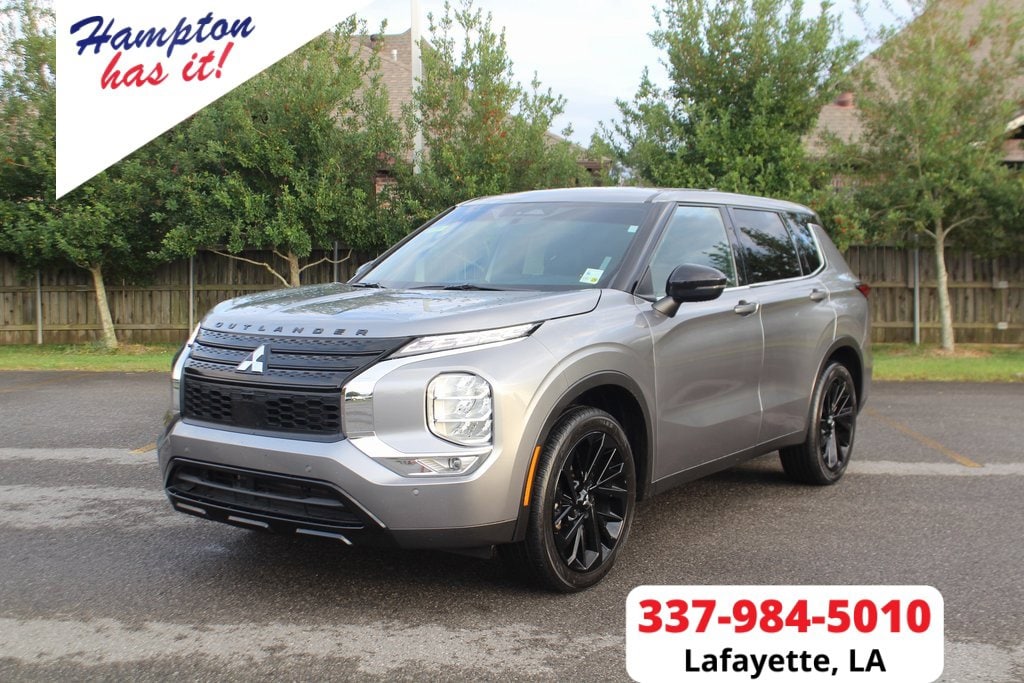 2022 Mitsubishi Outlander Black Edition's photo