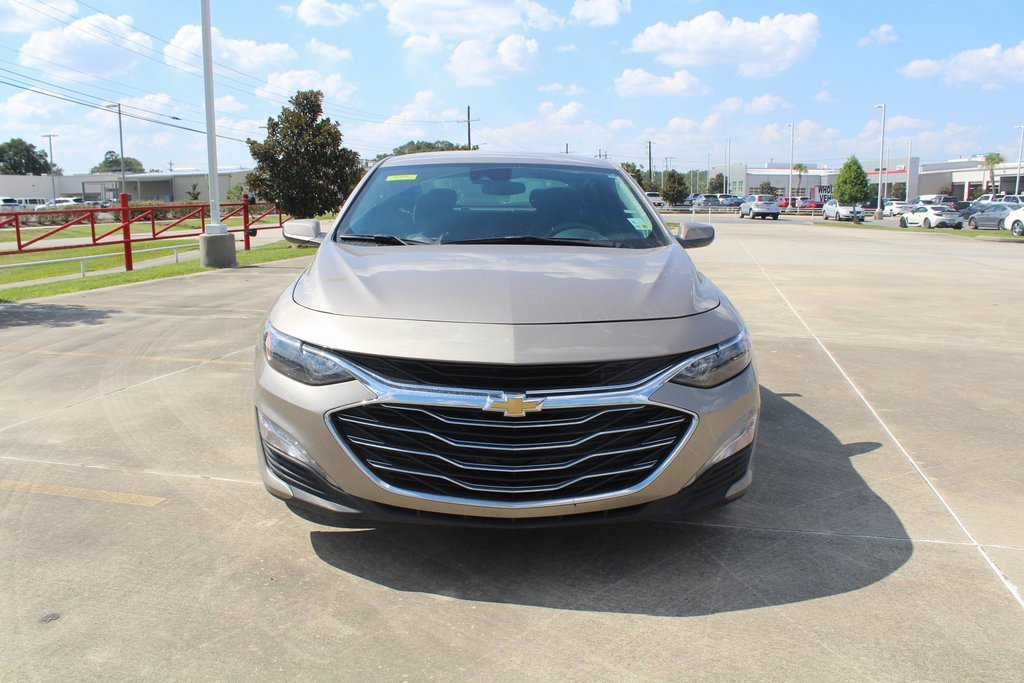 2025 Chevrolet Malibu 1LT photo 2
