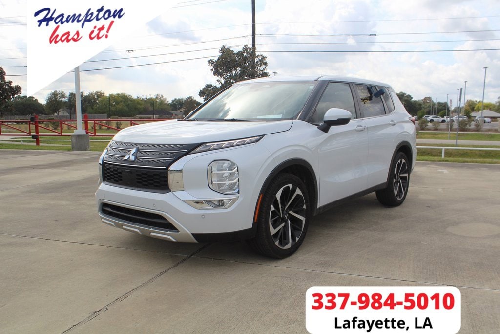 2023 Mitsubishi Outlander SE's photo