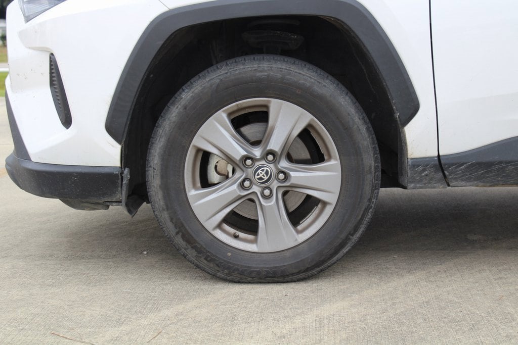Used 2022 Toyota RAV4 XLE with VIN 2T3W1RFV1NC197585 for sale in Lafayette, LA