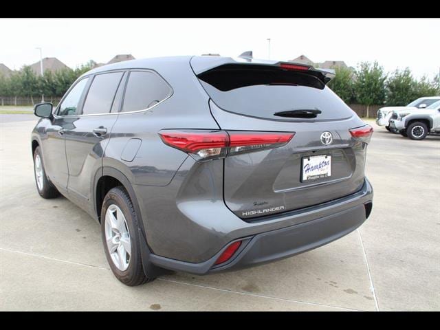 2023 Toyota Highlander L - Photo 9