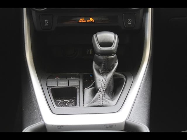 2025 Toyota RAV4 XLE - Photo 29