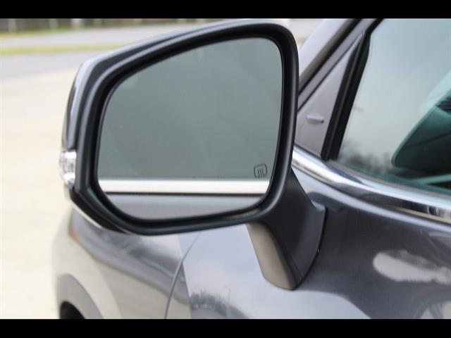 2023 Toyota Highlander L - Photo 12