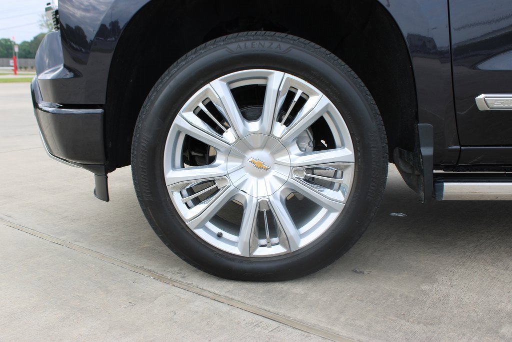 2024 Chevrolet Silverado 1500 High Country photo 2