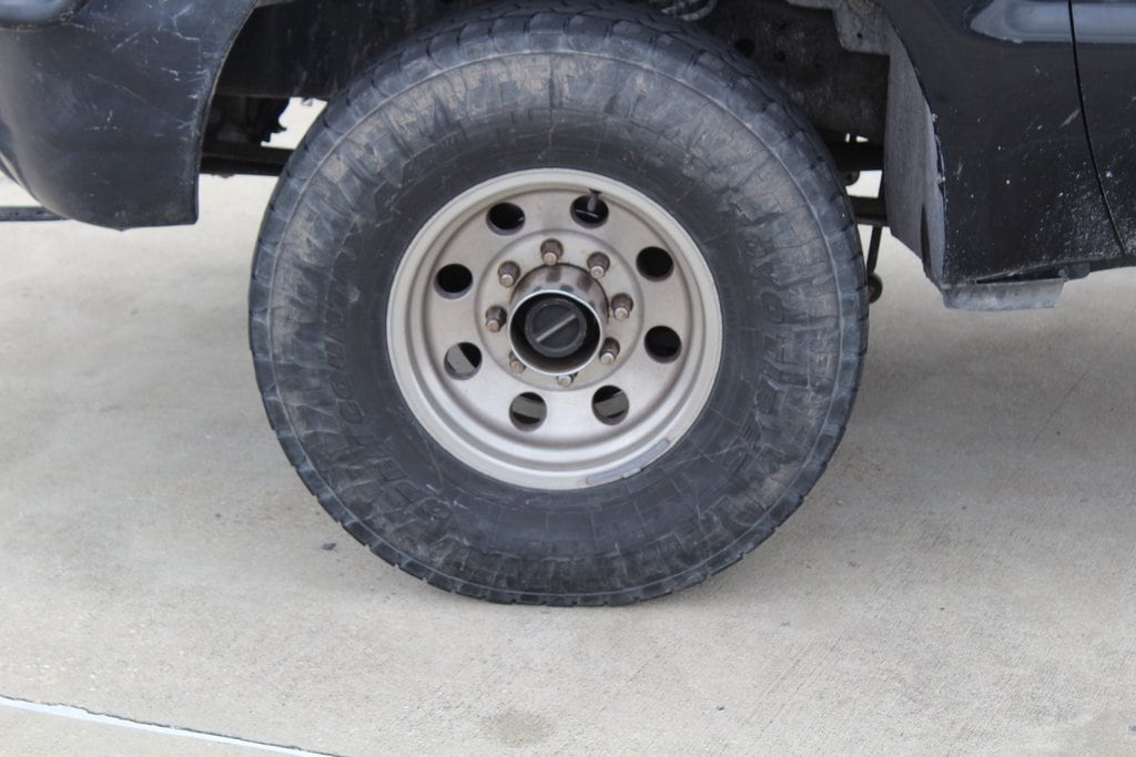 Used 2000 Ford F-250 Super Duty XL with VIN 1FTNW21F7YEA72993 for sale in Lafayette, LA