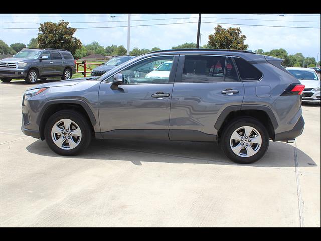 2025 Toyota RAV4 XLE - Photo 10